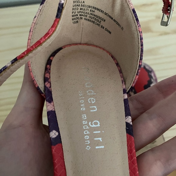 Madden Girl heeled sandals, snakeskin pattern US 8 - Picture 7 of 7